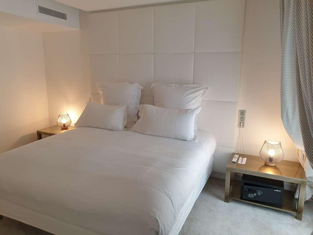 Le Grand Grenoble, Bw Premier Collection By Western