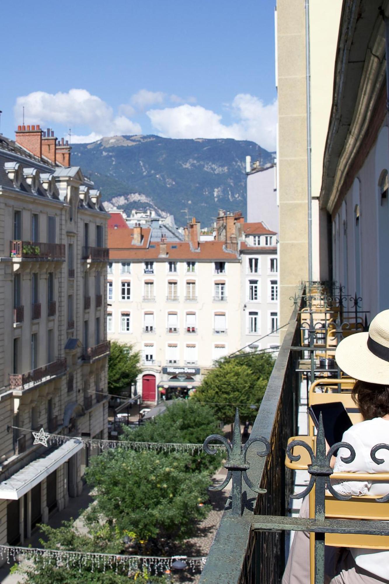 Le Grand Grenoble, Bw Premier Collection By Western